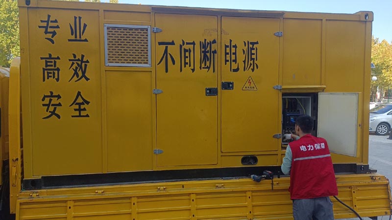 阿勒泰柴油发电机组和UPS电源配合使用时，如何避免切换过程中的电力中断？